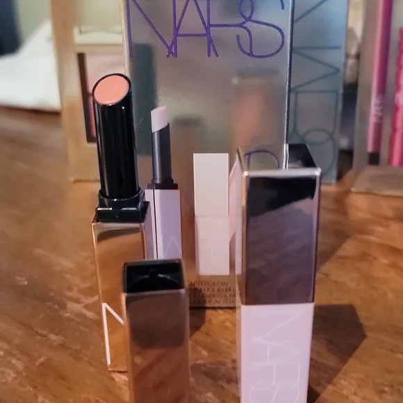 NARS Makeup Set with Pink and Red Shades - Picture 7 of 12